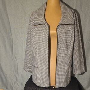 Attyre Black and White Blazer with 3/4 Sleeves